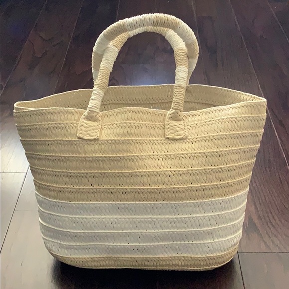 Altru straw tote with tassels - Picture 2 of 3